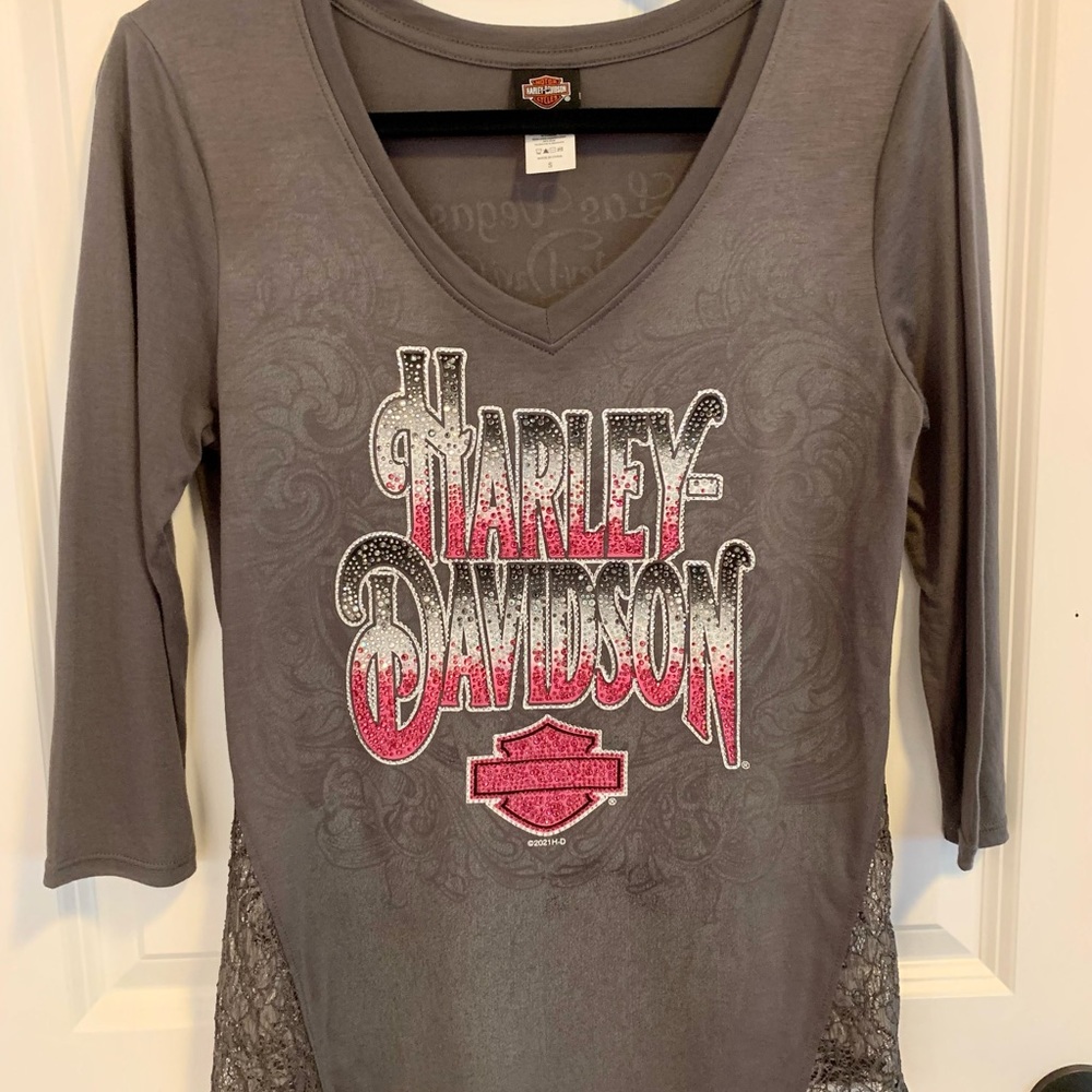 Harley-Davidson gray and pink rhinestone blouse, size s.